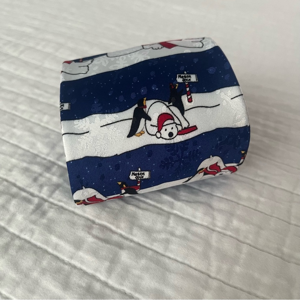 John Ashford Christmas blue polar bear and penguin men’s neck tie